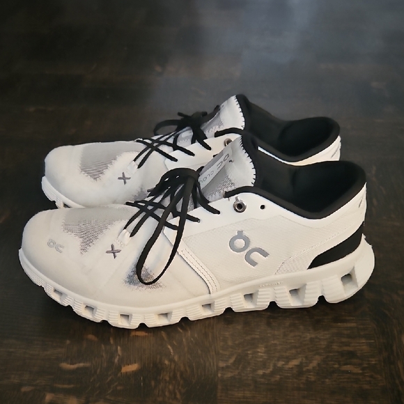 On Running White and Black Sneakers - Picture 3 of 9